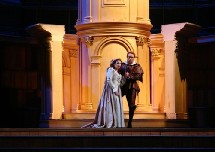Opéra de Toulon : Un Rigoletto sans flonflons ni rengaines. Par Christian Colombeau Opéra de Toulon : Un Rigoletto sans flonflons ni rengaines. Par Christian Colombeau