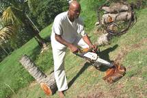 Alex Boucaud à l'œuvre. Photo © Pierre Aimar 2008 Alex Boucaud à l'œuvre. Photo © Pierre Aimar 2008