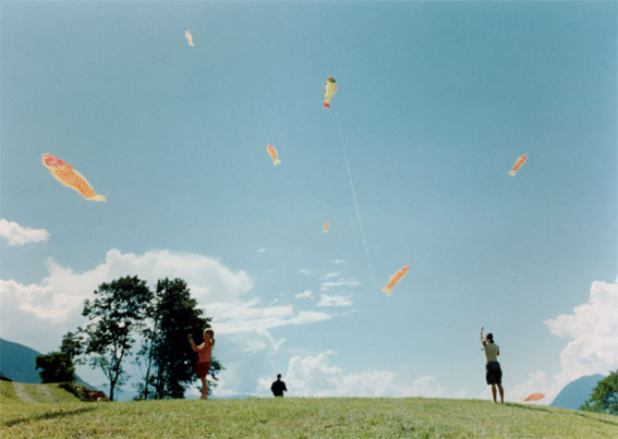 Shimabuku, When sky was sea, 2002 Performance / Video Installation courtesy the artist and Air de Paris, Paris