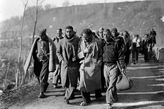 Des républicains espagnols fuyant l'avancée des troupes nationalistes arrivent en France en février 1939 © AFP