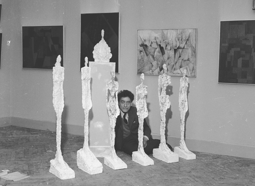 Alberto Giacometti et ses sculptures, Les Femmes de Venise à la Biennale de Venise, 1956. Archives de la Fondation Giacometti.