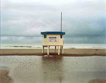 © Raymond Depardon / Magnum Photos - Collection du Conseil Régional Languedoc-Roussillon. Narbonne Plage, Aude.