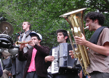 19 juin, Mazalda à la Cascade, Maison des arts du clown et du cirque à Bourg-St-Andéol (07)