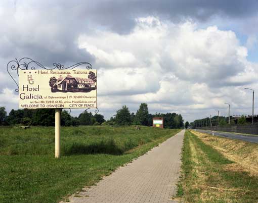 City of Peace, Oswiecim – Zone concentrationnaire IG Farben – Monowice, juin 2008 City of Peace, Oswiecim – Zone concentrationnaire IG Farben – Monowice, juin 2008
