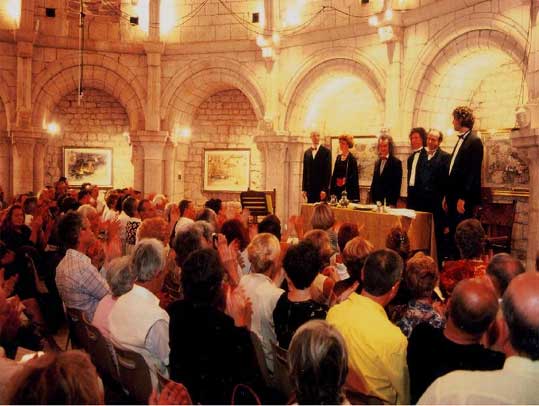 Ensemble Clément Janequin en 2002 à la Rotonde. © A-Marie Berthon Ensemble Clément Janequin en 2002 à la Rotonde. © A-Marie Berthon