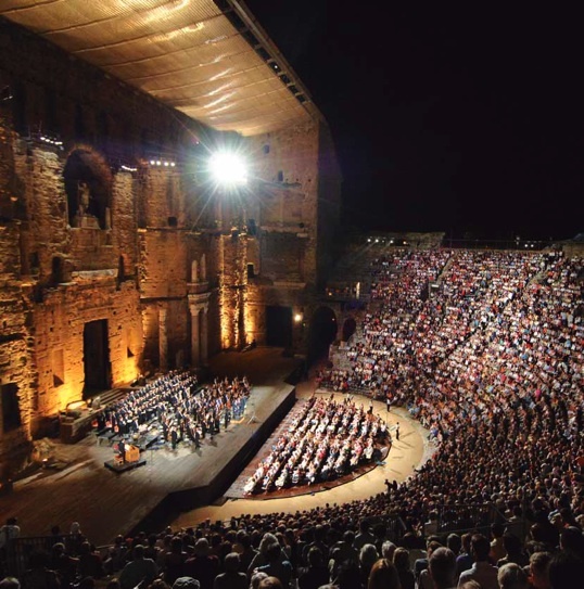 Le célèbre mur du théâtre antique d'Orange © DR Le célèbre mur du théâtre antique d'Orange © DR