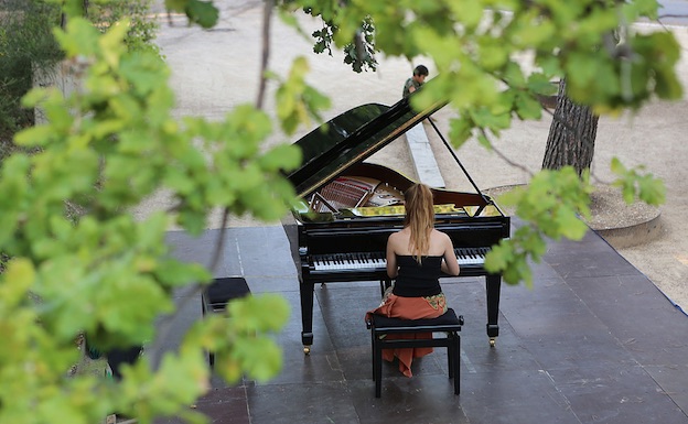 Concert de clôture des 20 ans des Rencontres culturelles avec Célia Oneto Bensaid, pianiste, et Marie Laure Garnier, soprano, chapelle  du Mas Riquer à Catllar, le 22 octobre 2017