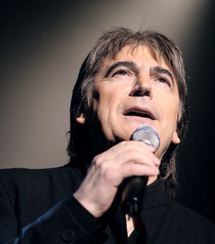 7 mai 2010. Serge Lama en concert au Palais de la Méditerranée à Nice 7 mai 2010. Serge Lama en concert au Palais de la Méditerranée à Nice