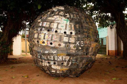Romuald Hazoumé, Exit Ball, 2008, 210 cm de diamètre, Plastique, métal, Courtesy MAGNIN.A, photo © Florian Kleinefenn Romuald Hazoumé, Exit Ball, 2008, 210 cm de diamètre, Plastique, métal, Courtesy MAGNIN.A, photo © Florian Kleinefenn