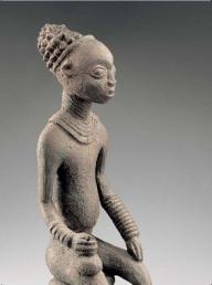 BANGWA CAMEROUN Statue commémorative d'un roi Bois et pigments. H. : 79 cm Musée Dapper, Paris. Inv. n° 0297 © Musée Dapper – photo Hughes Dubois.