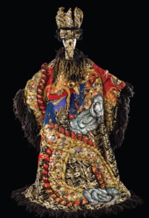 Costume de Tomio Mohri pour le rôle du Roi Dodon dans Le Coq d’or, opéra de Rimski- Korsakov. Théâtre Musical de Paris, Châtelet, 1984. © CNCS / Florent Giffard Costume de Tomio Mohri pour le rôle du Roi Dodon dans Le Coq d’or, opéra de Rimski- Korsakov. Théâtre Musical de Paris, Châtelet, 1984. © CNCS / Florent Giffard