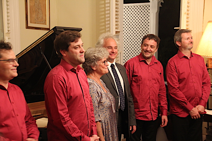 Le quatuor Debussy entoure Bernadette Beuzelin, présidente des Nuits Caraïbes, et Yves Henry, directeur artistique © Pierre Aimar
