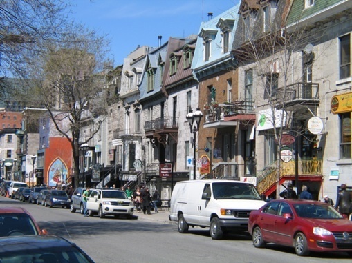 Rue Saint-Denis au Quartier Latin de Montréal © P. Aimar 2010 Rue Saint-Denis au Quartier Latin de Montréal © P. Aimar 2010