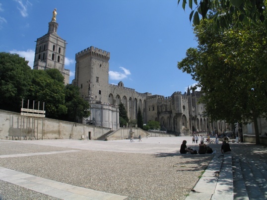 Le Verbe a-t-il déserté le festival (de théâtre ?) d'Avignon © P.A.