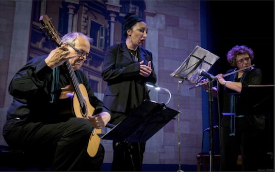 Marseille. La Musique et la Fraternité en partage avec Guitares et Méditerranée, par Danielle Dufour-Verna Marseille. La Musique et la Fraternité en partage avec Guitares et Méditerranée, par Danielle Dufour-Verna