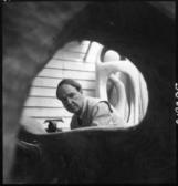 Henry Moore dans son atelier du « haut » à Perry Green – 1952 © Henry Moore Foundation – Photo: Roger Wood