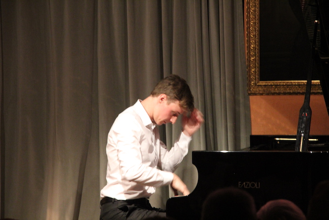 Uchaux, festival Liszt en Provence : superbe concert puissant et orageux pour Gaspard Dehaene