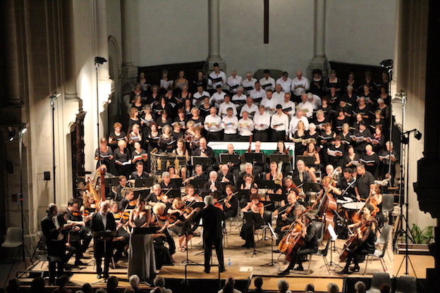 Chœur et orchestre sous la direction de Michel Piquemal © PA