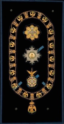 Plateau écrin des ordres mexicains de Napoléon III © MLH / ECPAD / Ghislain Mariette Plateau écrin des ordres mexicains de Napoléon III © MLH / ECPAD / Ghislain Mariette