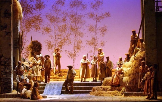 L'Elisir d'amore. Teatro dell'Opera di Roma, acte I © Corrado Maria Falsini
