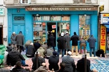 The Goutte d’Or ! L’Institut des Cultures d’Islam invite Martin Parr 