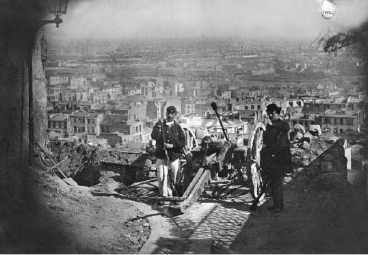 Barricade rue de la Bonne, sur la butte montmartre. © BHVp/roger-Viollet