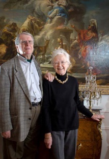 Héléna et Guy Motais de Narbonne dans leur appartement, mars 2018 © Christophe Camus