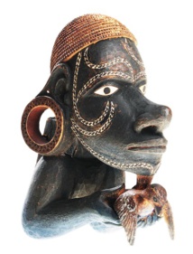 Nguzunguzu, figure fixée sur la proue d’une pirogue, Nouvelle-Georgie, Iles Salomon, 19e siècle © MKB, Derek Li Wan Po