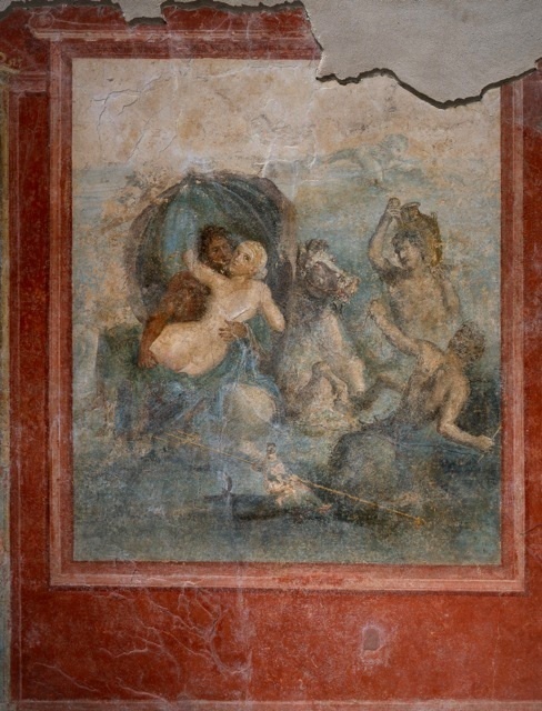 Murs du triclinium de la villa de Carmiano. Période flavienne. Enduit peint à la fresque H. 265 ; murs est et ouest, L. 546 ; murs sud et nord, L. 482 cm © Soprintendenza Speciale per i Beni Archeologici di Napoli e Pompei/Fotografica Foglia