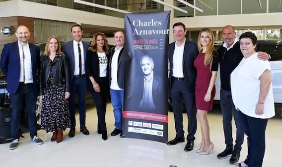 Conférence de presse dans les locaux du partenaire Action Automobiles-Land Rover-Jaguar-Volvo en présence d’une partie de l’équipe de Frank Evénements, de David Ohanessian, chef de Chœur, de Géraldine Lapalus et de Mesdames les directrices du Silo-Cepac et du Château de La Buzine et du représentant du partenaire La Provence.