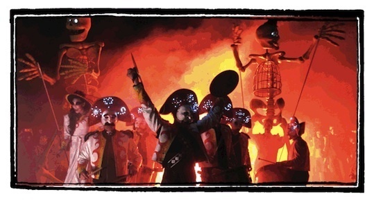 « Les Tambours de la Muerte », cie Transe Express au festival « Ceci n’est pas un petit festival » à Grâne (Drôme) le 22 octobre 2011 « Les Tambours de la Muerte », cie Transe Express au festival « Ceci n’est pas un petit festival » à Grâne (Drôme) le 22 octobre 2011