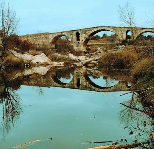 Le pont Julien, Apt et Bonnieux (84)- cp C. Durand et P. Groscaux, CNRS-CCJ, Aix-en-Provence