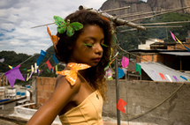 Iris Della Roca à l'Espace La Vallée Village du 13 octobre 2011 au  8 janvier 2012 Iris Della Roca à l'Espace La Vallée Village du 13 octobre 2011 au  8 janvier 2012