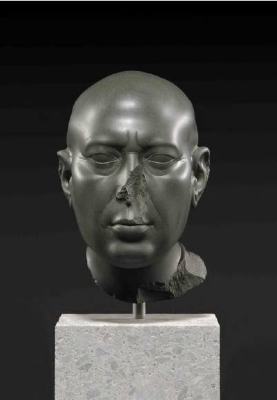 Tête verte de Berlin Ier siècle av. J.-C., grauwacke, 21,5 cm (H) Ägyptisches Museum, Berlin © SMB Ägyptisches Museum und Papyrussammlung, Foto : Sandra Steiß Tête verte de Berlin Ier siècle av. J.-C., grauwacke, 21,5 cm (H) Ägyptisches Museum, Berlin © SMB Ägyptisches Museum und Papyrussammlung, Foto : Sandra Steiß