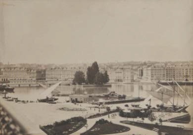 Sébastien Straub Vue du port du commerce et du Jardin anglais Genève, vers 1854 Calotype, 202 x 285 mm Inv. FAO 49129 © Fondation Auer Ory Sébastien Straub Vue du port du commerce et du Jardin anglais Genève, vers 1854 Calotype, 202 x 285 mm Inv. FAO 49129 © Fondation Auer Ory
