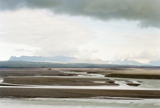Thibaut Cuisset, Sans-titre (Skeidarársandur, Islande), 2000, Série « Le dehors absolu », Courtesy Galerie Les filles du calvaire, Paris Thibaut Cuisset, Sans-titre (Skeidarársandur, Islande), 2000, Série « Le dehors absolu », Courtesy Galerie Les filles du calvaire, Paris
