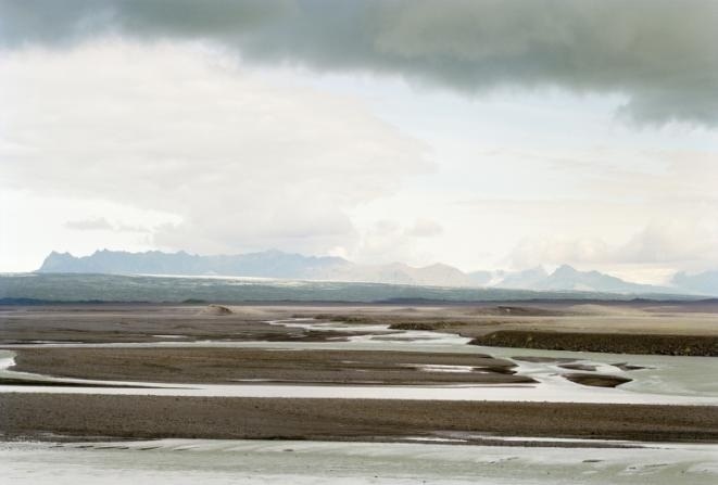 Thibaut Cuisset, Sans-titre (Skeidarársandur, Islande), 2000, Série « Le dehors absolu », Courtesy Galerie Les filles du calvaire, Paris