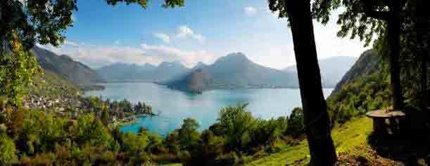 L’Auberge du Père Bise entame la saison 2012 sous le signe du renouveau L’Auberge du Père Bise entame la saison 2012 sous le signe du renouveau