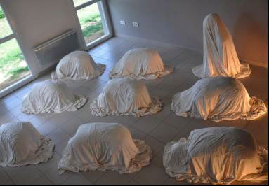 Mehdi Georges Lahlou, Salât ou autoportrait dirigé, 2011 - Installation Mehdi Georges Lahlou, Salât ou autoportrait dirigé, 2011 - Installation