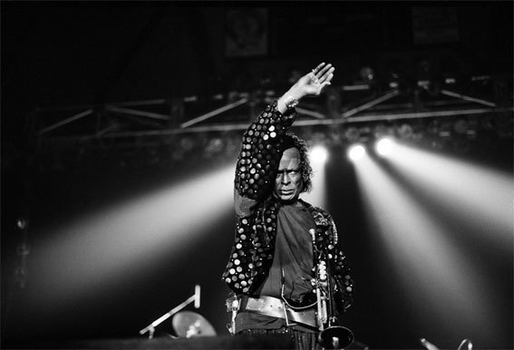 Miles Davis ©   Guy Le Querrec / Miles Davis. Festival «Jazz sur son 31». Toulouse. 1987.