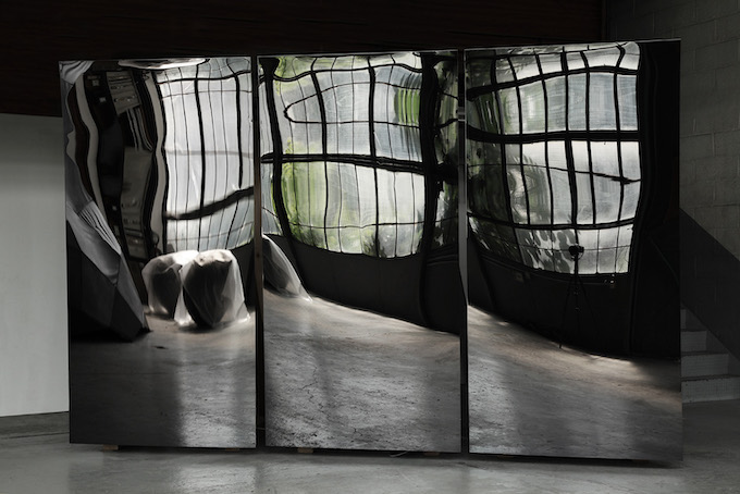 Pierre-Laurent Cassière, Distorsions. sculpture cinétique, 2013. Vue d’atelier, Montreui © DR