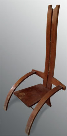 Côte d'Ivoire. Vincent Niamien Fauteuil Sie, 1996 Bois et métal – H. - 150 cm Collection particulière © Archives Musée Dapper