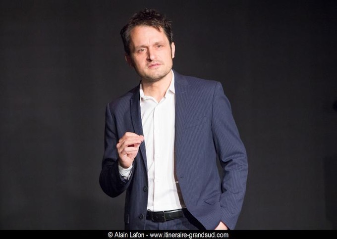 Olivier Stephan de retour au festival d'Avignon avec "Trump, Bachar, T'choupi... et moi" Olivier Stephan de retour au festival d'Avignon avec "Trump, Bachar, T'choupi... et moi"