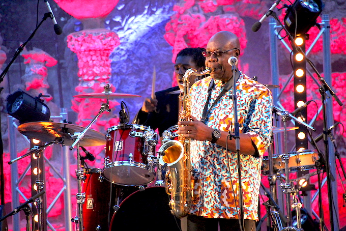 Hommage à Manu Dibango (1933-2020) emporté par le coronavirus