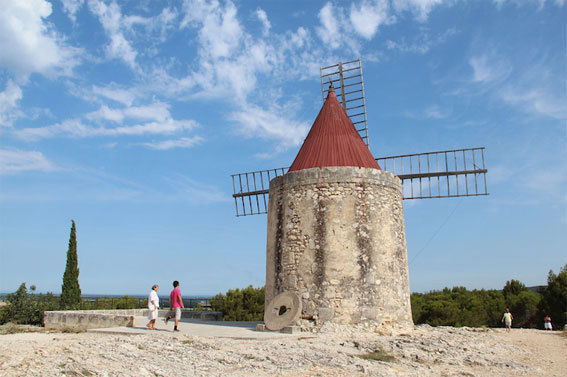Moulin de Daudet à Fontvieille © P. Aimar Moulin de Daudet à Fontvieille © P. Aimar