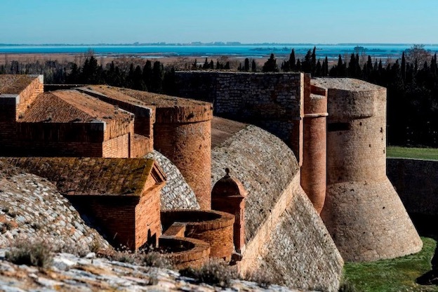 Le Centre des monuments nationaux présente la programmation culturelle de juillet à octobre 2020 de la forteresse de Salses