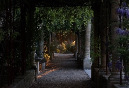 Regarder le monde « Entre 4 yeux » par Jean & Christine Viennet à l'abbaye Saint-André, Villeneuve lez Avignon, à partir du 30 juin 2020