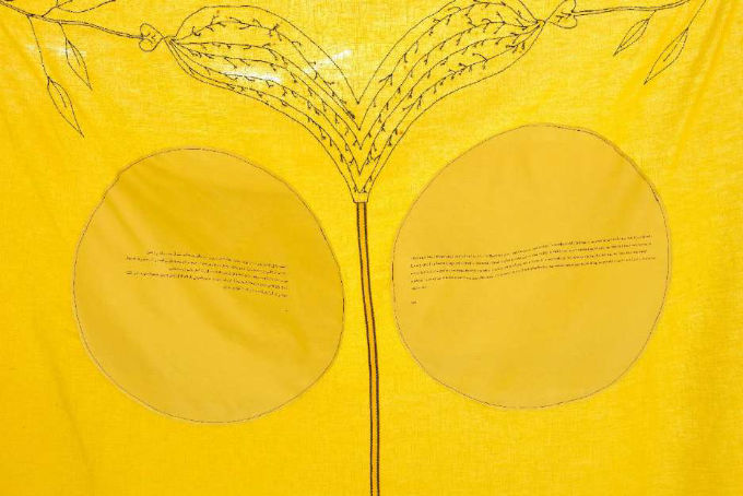 Mounira Al Solh, Mina El Shourouk ila Al Fahmah– Lackadaisical sunset to sunset (détail), parasol brodé et haut-parleur, 2019. Courtesy de l'artiste et de la Sfeir-Semler Gallery (Beyrouth / Hambourg), 2020.