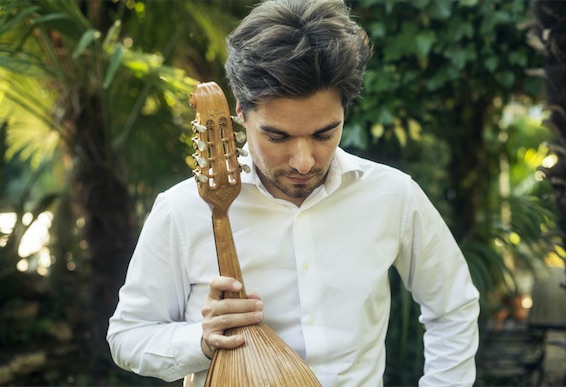 Julien Martineau, mandoline, concert au Mas Riquer, Catllar (66) le 15 août 2020 à 18h