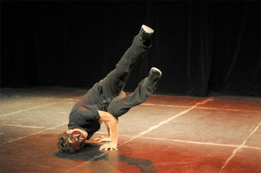 Les Irrévérencieux : création Commedia dell'arte / danse Hip hop / Human Beatbox, au Centre culturel Charlie Chaplin de Vaulx-en-velin, les 22 et 23 novembre 2012
